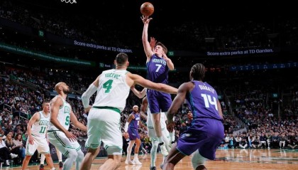 世界杯app下载-克努佩尔神迹追平乔丹新秀历史第一 黄蜂6连胜灭绿军近19战16胜