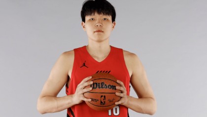 世界杯app下载-开拓者追字母哥9换1潜在筹码：杨瀚森等4球员 3首轮+2互换权